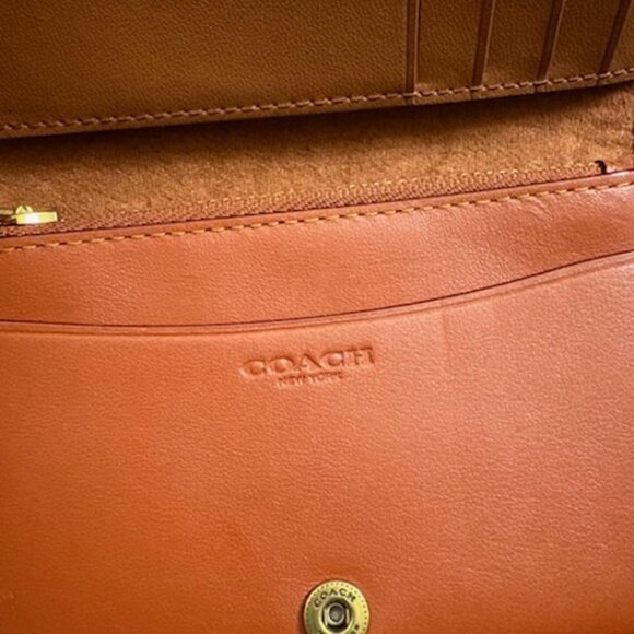 Essential Slim Card Case In Signature Canvas - Picture 4 of 6